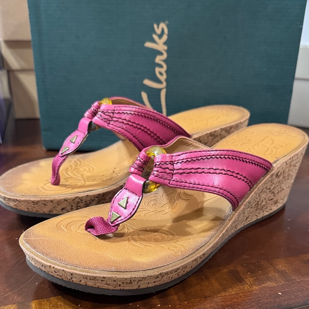Clarks Women's Fuchsia Wedge Sandals